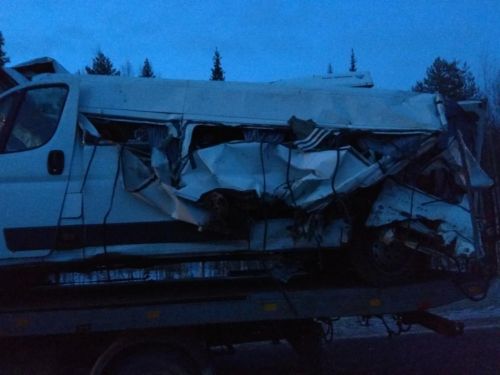Под Ухтой произошел наезд на стоящий на обочине автобус